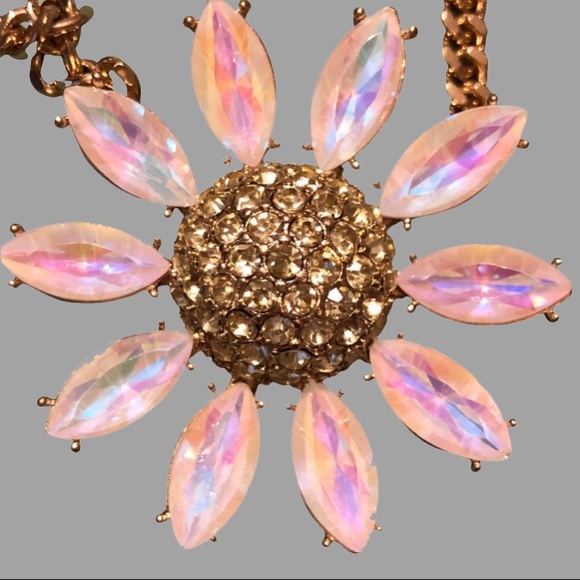 🌸 BETSEY JOHNSON | Pink Daisy Pave Necklace w/ Gold Chain - Picture 2 of 12
